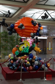 Taiwan 2012 - Taipei - U-Mall - Halloween - Luftballon Skulptur II