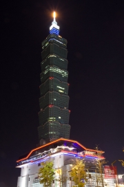 Taiwan 2012 - Taipei - Xinyi by Night - Impressionen XI